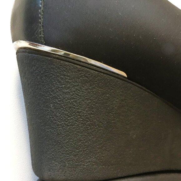 ๐๐ข๐ก๐๐๐ ๐. ๐ฃ๐๐๐ก๐๐ฅ โฆ๏ธ "Maddy" Black Crepe Wedge Comfort Shoe - Picture 7 of 15